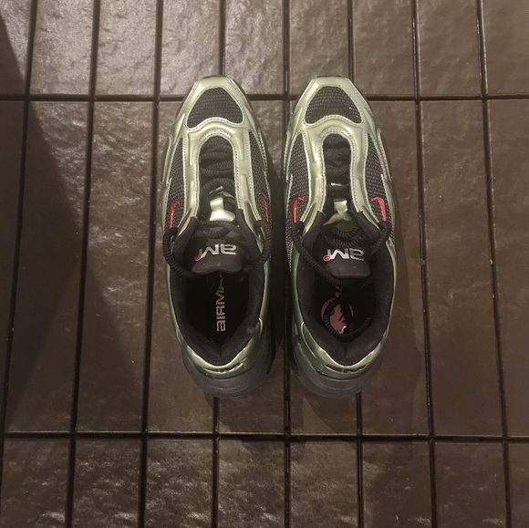 Women's Nike Air Max Muse 'Metallic Oil Green' - Picture 13 of 16